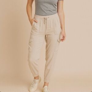 Community| Aritzia| Tan ‘Ion’ Drawstring Waist Jogger Cargo Pants Sz M